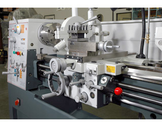 Machine may be shown with optional accessories
