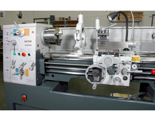 Machine may be shown with optional accessories